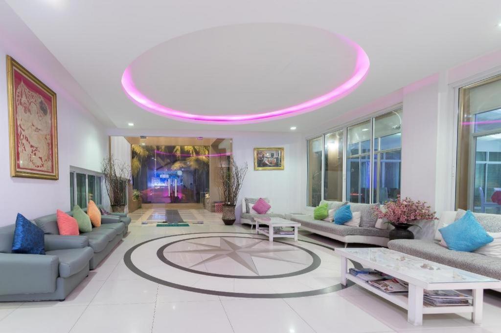 Nana Chat Bangsaen Hotel 是拉差 外观 照片