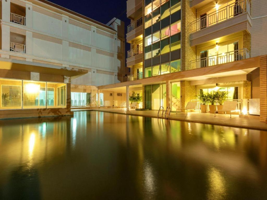 Nana Chat Bangsaen Hotel 是拉差 外观 照片