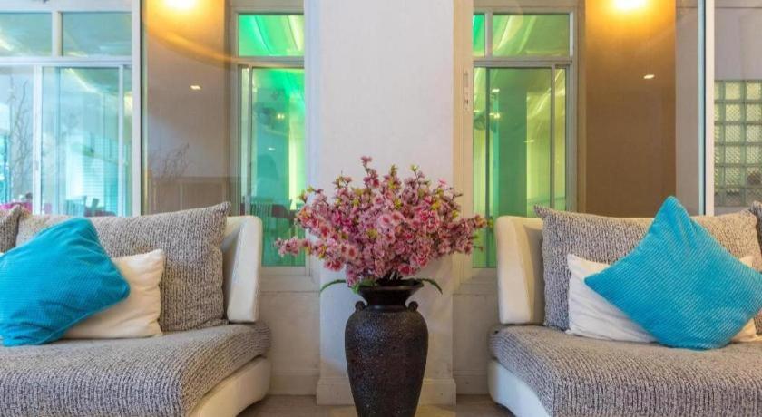 Nana Chat Bangsaen Hotel 是拉差 外观 照片