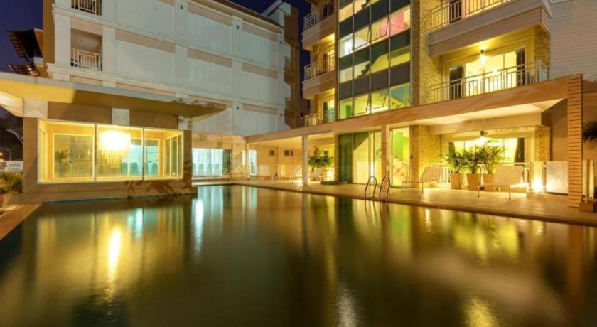 Nana Chat Bangsaen Hotel 是拉差 外观 照片