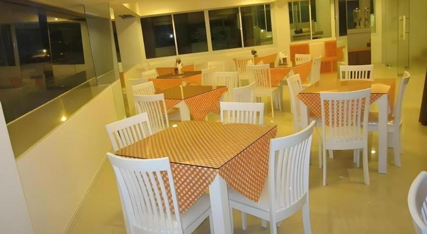 Nana Chat Bangsaen Hotel 是拉差 外观 照片