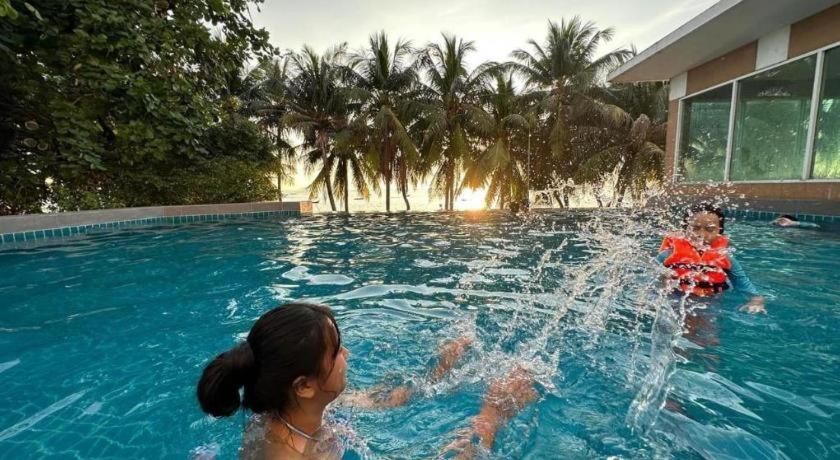 Nana Chat Bangsaen Hotel 是拉差 外观 照片