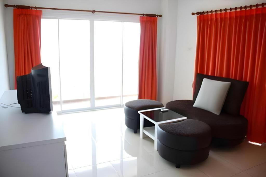 Nana Chat Bangsaen Hotel 是拉差 外观 照片
